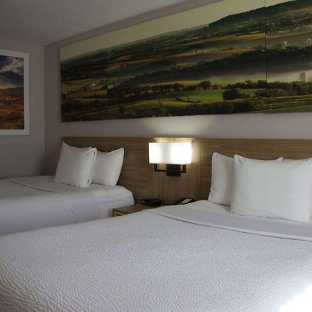 Days Inn By Wyndham Колби Экстерьер фото