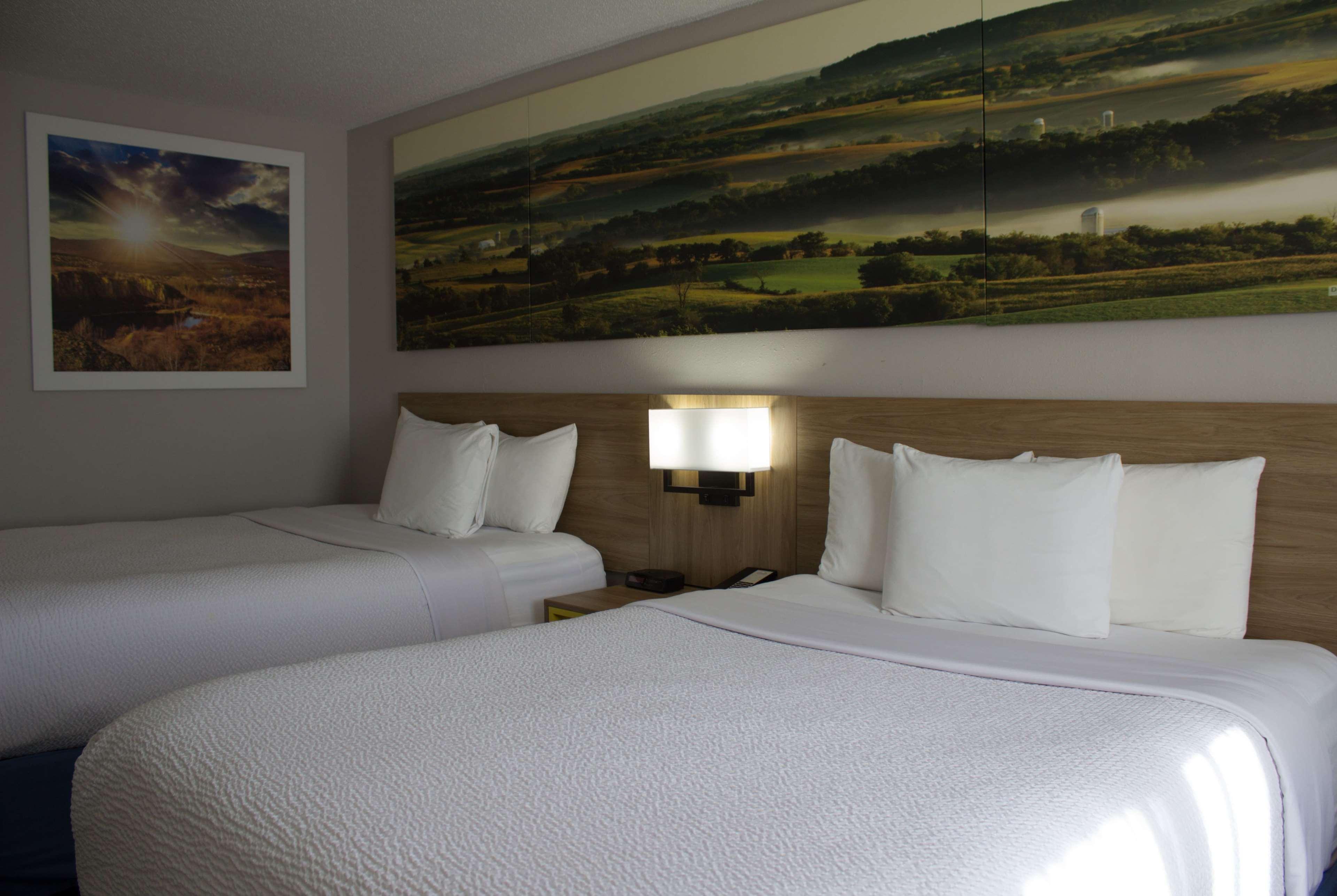 Days Inn By Wyndham Колби Экстерьер фото
